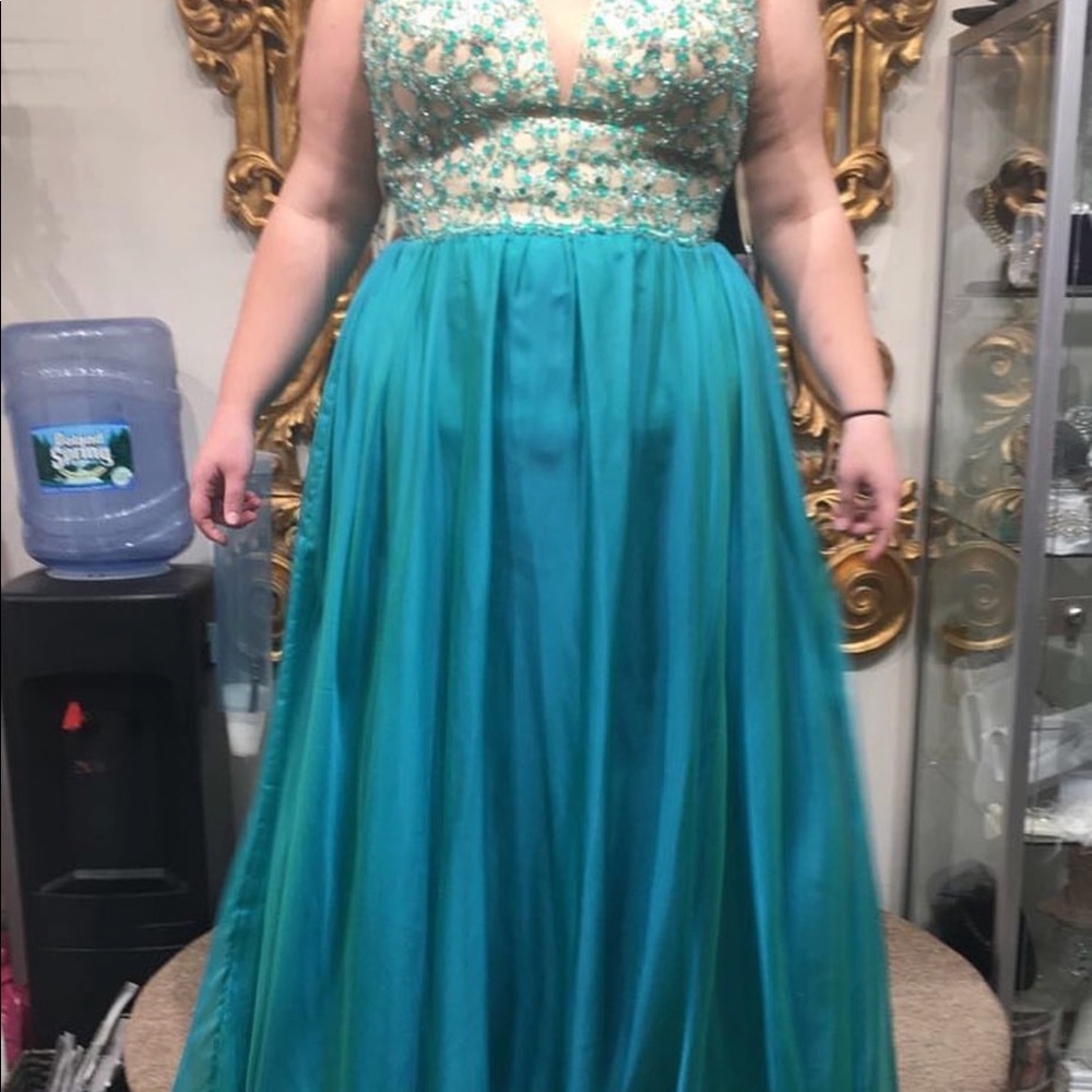 Plus Size Prom Dress (Size 16,18,20)